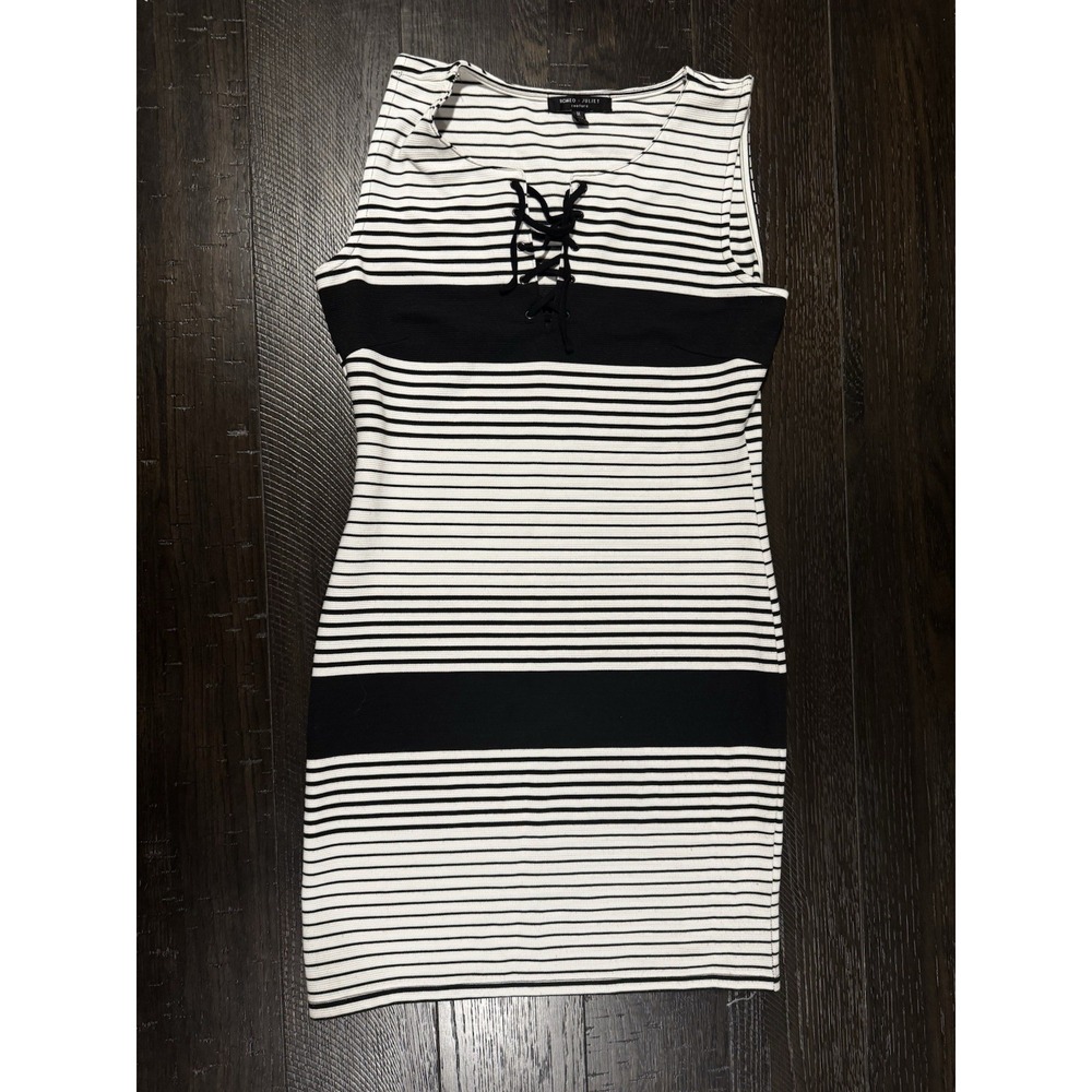 Romeo & Juliet Couture Striped Bodycon Dress Size M Black White Lace Up Mini